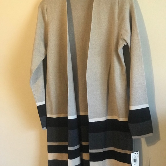 Beautiful sweater - Picture 5 of 7